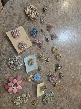 Assorted Pink and Multicolor Women’s Fashion Jewelry Brooch and Earring Set